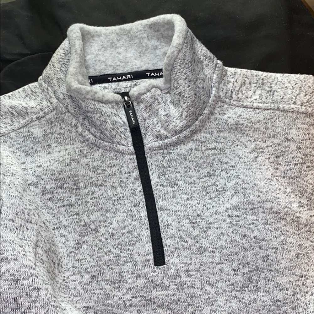 TAHARI winter sweatshirt